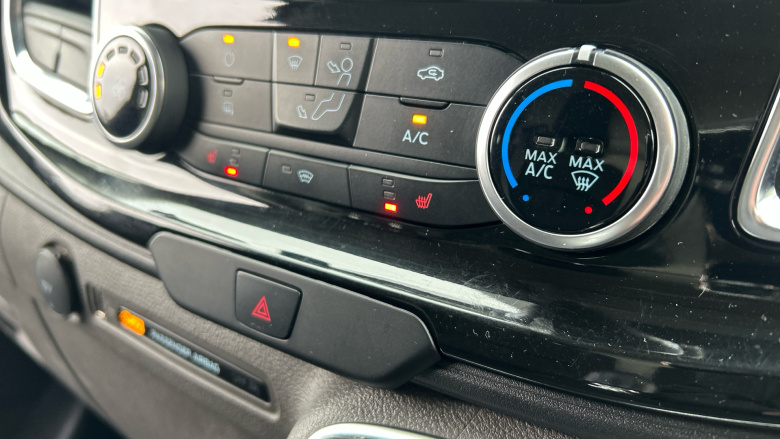 Ford Transit Custom 300 L2 Diesel Fwd 2.0 EcoBlue 130ps Low Roof Limited Van